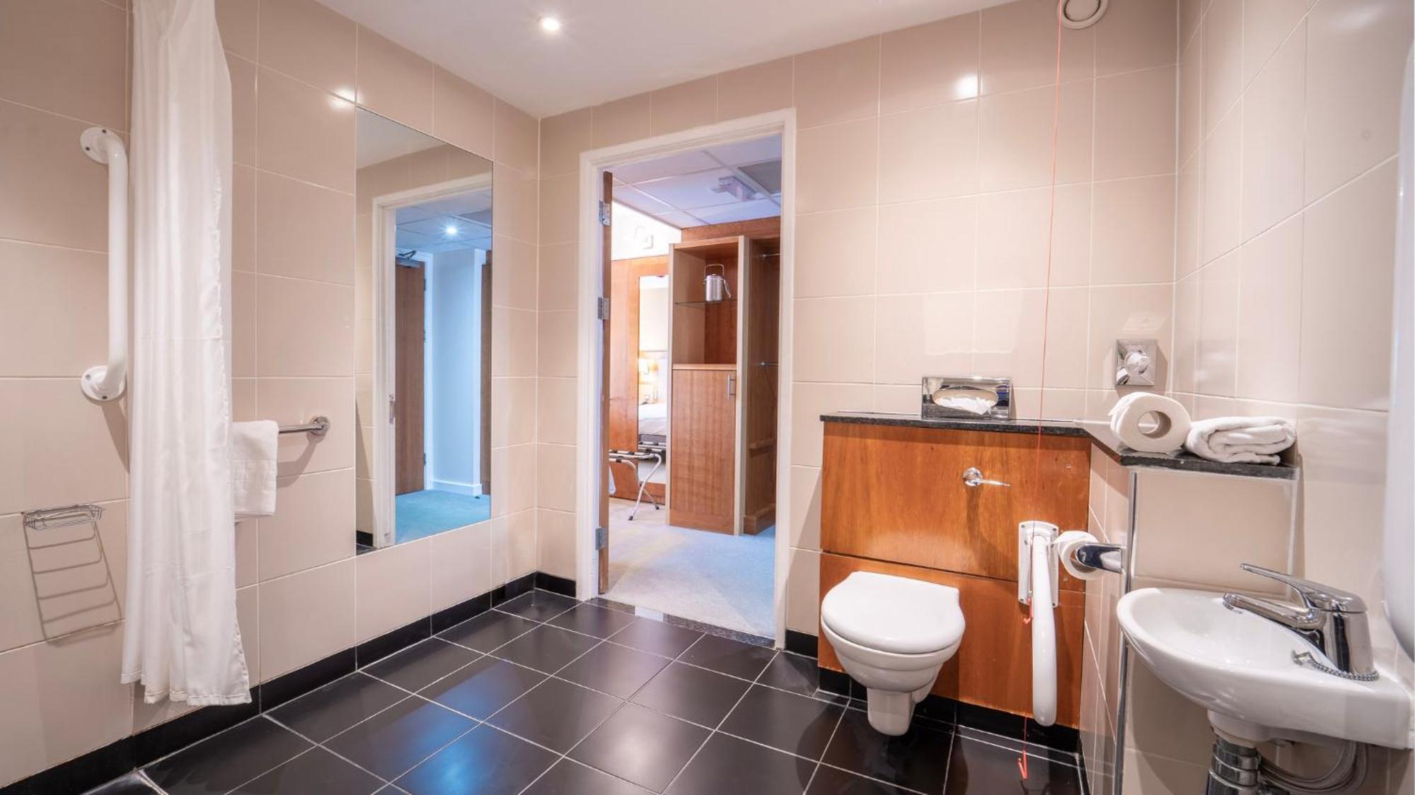 Holiday Inn Bristol Airport By Ihg Redhill  Esterno foto