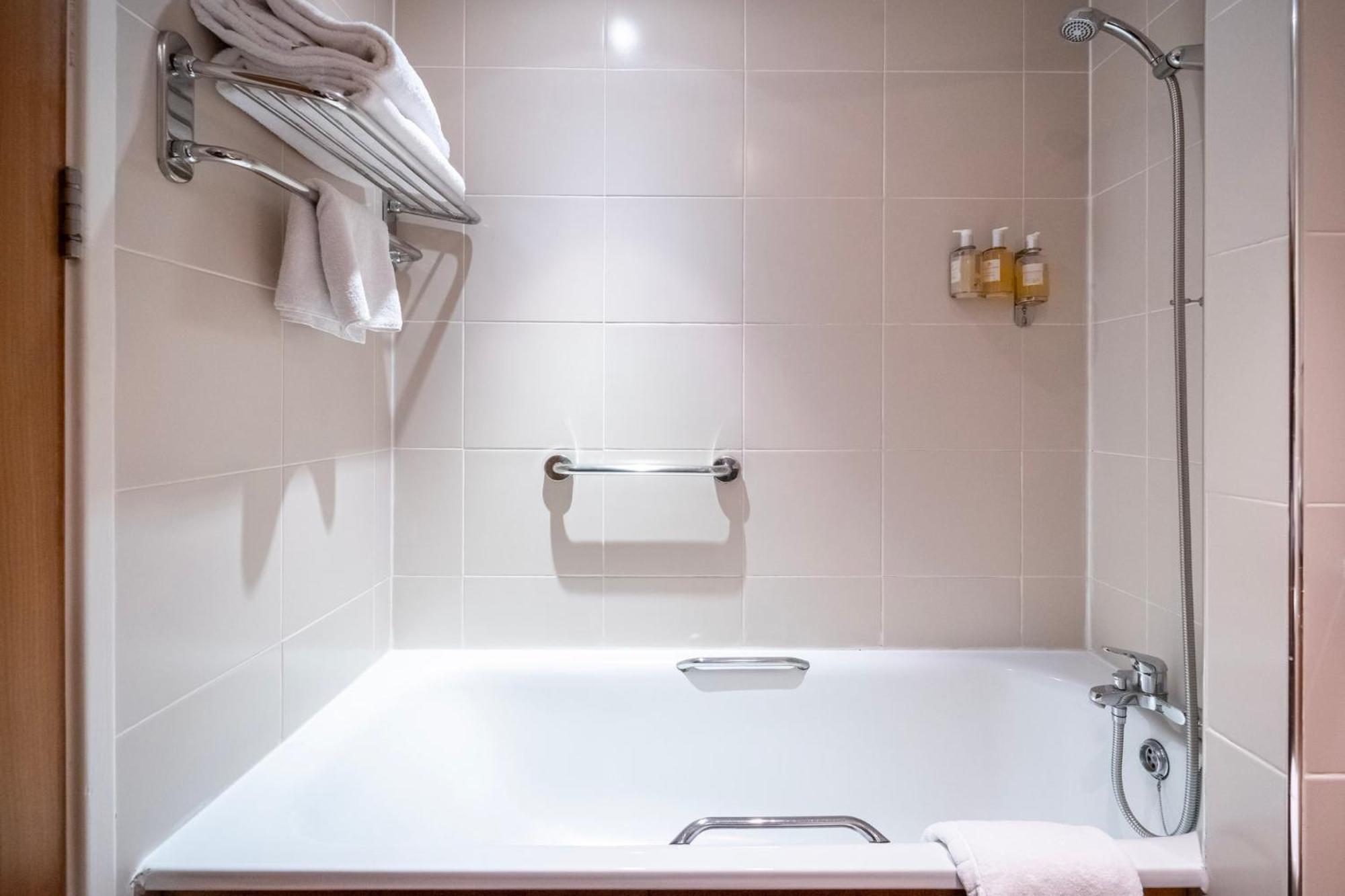 Holiday Inn Bristol Airport By Ihg Redhill  Esterno foto